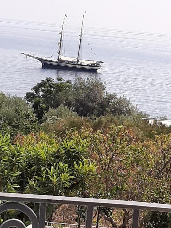 Villa Insolia Santa Marina Salina Bagian luar foto