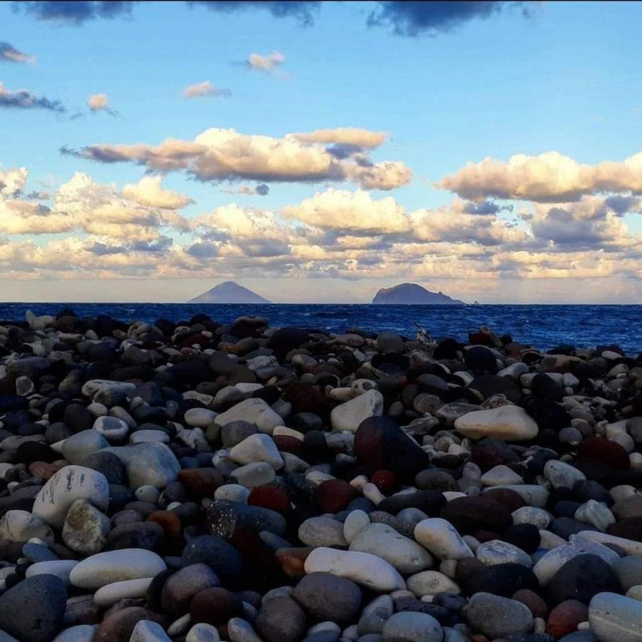 Villa Insolia Santa Marina Salina Bagian luar foto