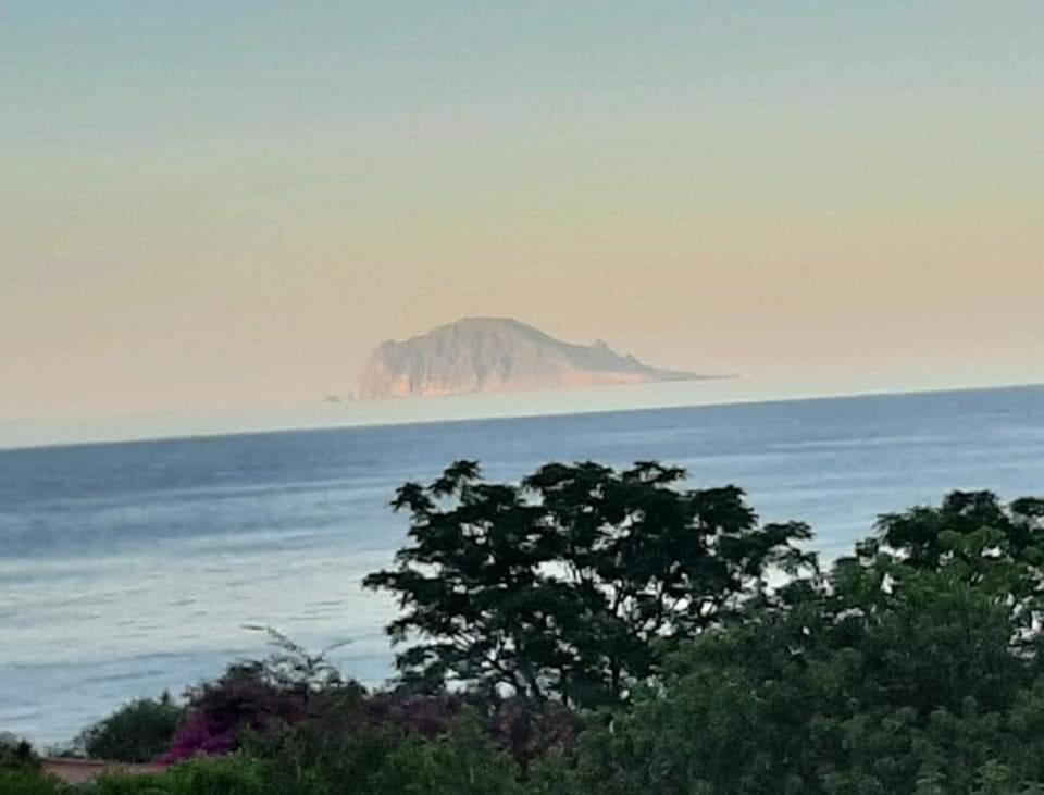 Villa Insolia Santa Marina Salina Ruang foto
