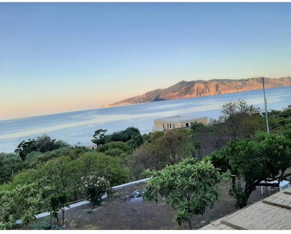 Villa Insolia Santa Marina Salina Ruang foto
